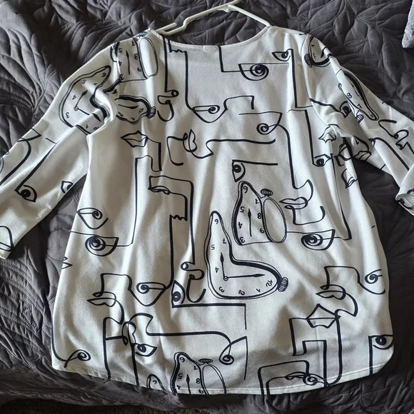 Abstract Black and White Graphic Tee - Picture 2 of 4